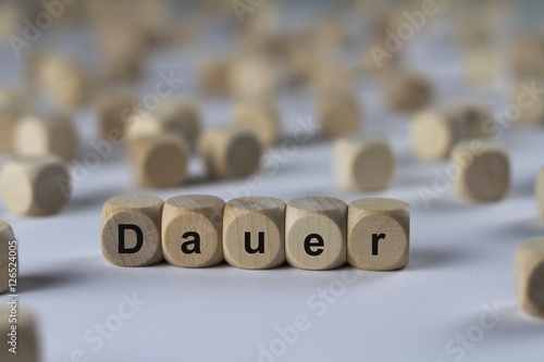 Dauer - Holzwürfel mit Buchstaben photo