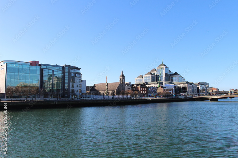 Obraz premium Dublin bei schönem Wetter