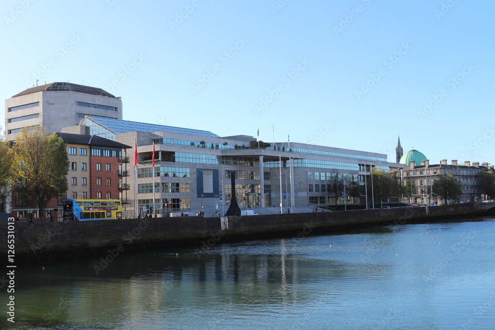 Obraz premium Dublin bei schönem Wetter