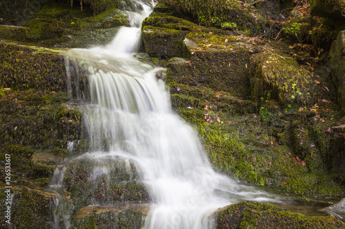 Fließendes Wasser in den Birks of Aberfeldy, Schottland
