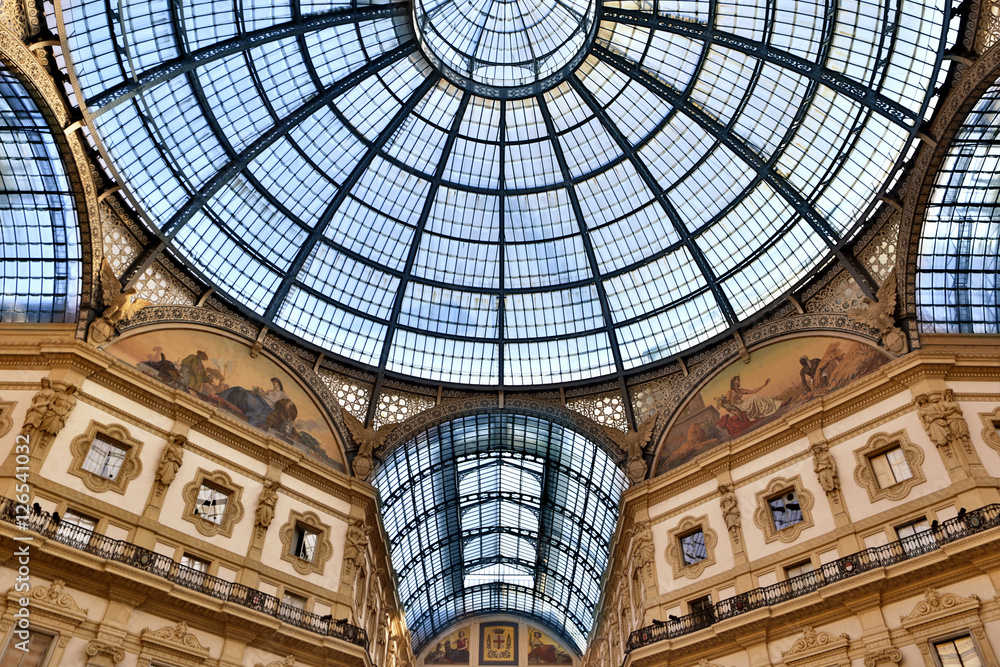 Galleria Vittorio Emanuele Milan piazza Duomo