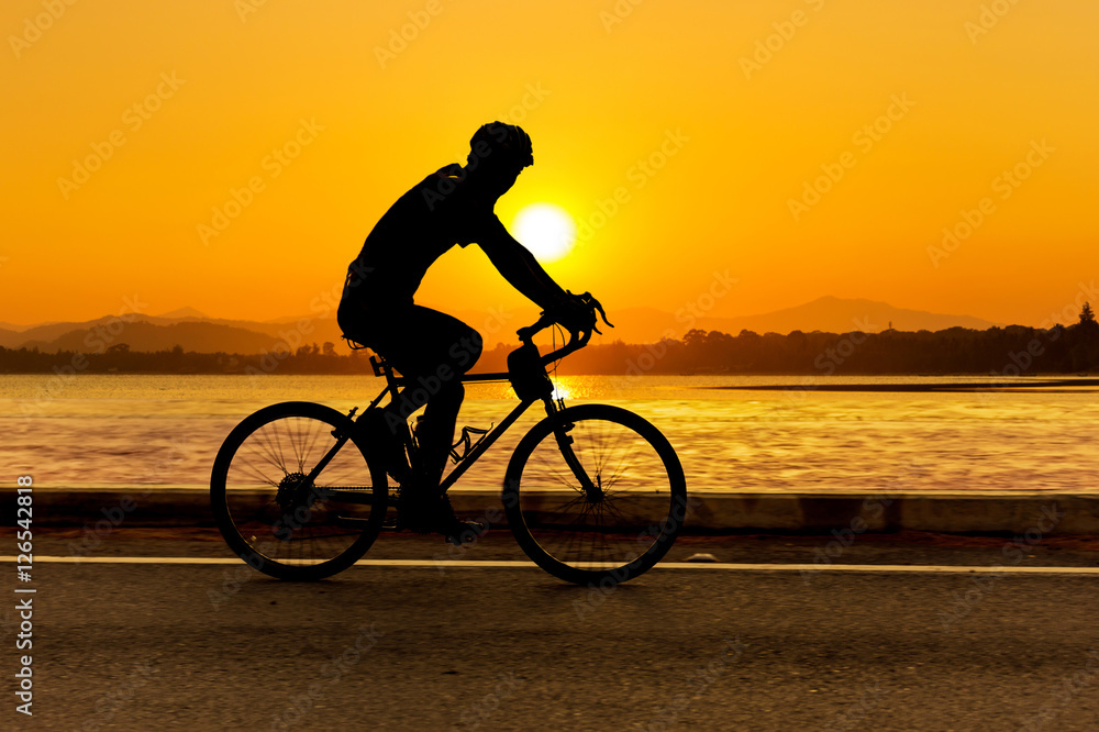 Fototapeta premium Cycling at beach on twilight
