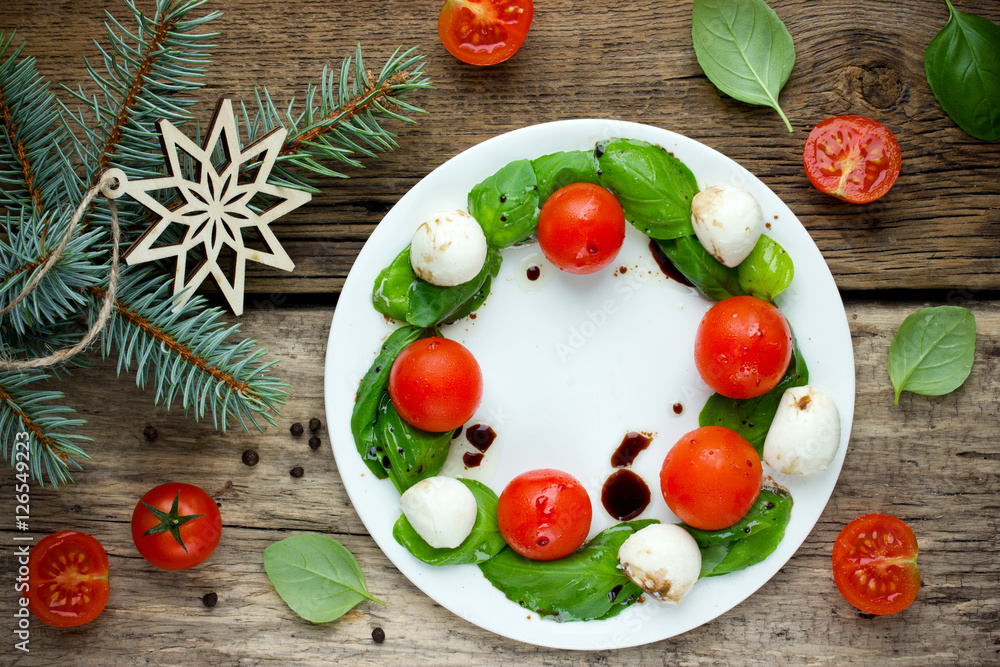 Christmas wreath caprese salad Christmas wreath caprese salad