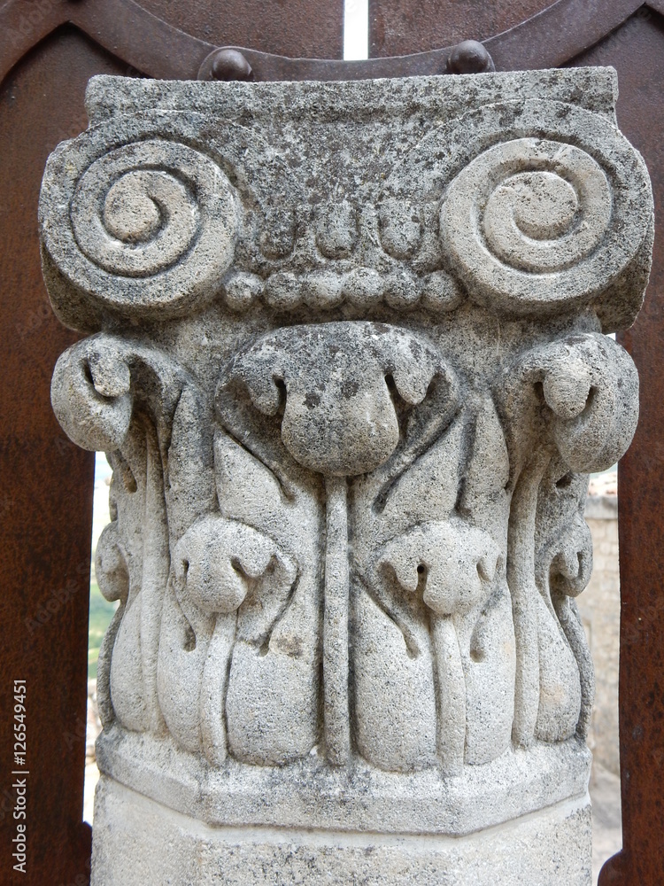 colonna a Lacoste