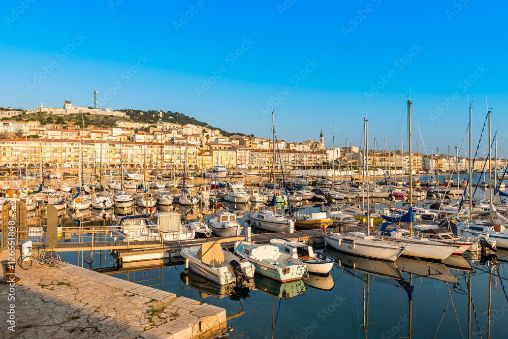 Port de plaisance à Sète, Hérault, Languedoc, Occitanie en France foto