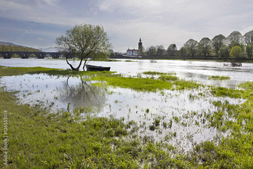 Obraz premium Ponte de Lima _ Green Landscape