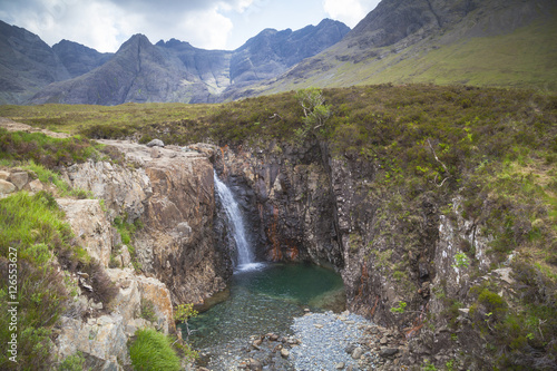 Kleiner Wasserfall an den Fairy Pools auf Isle of Skye  Schottland