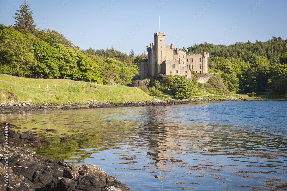 Schloss Dunvegan auf der Insel von Skye, Schottland Schloss Dunvegan auf der Insel von Skye, Schottland
