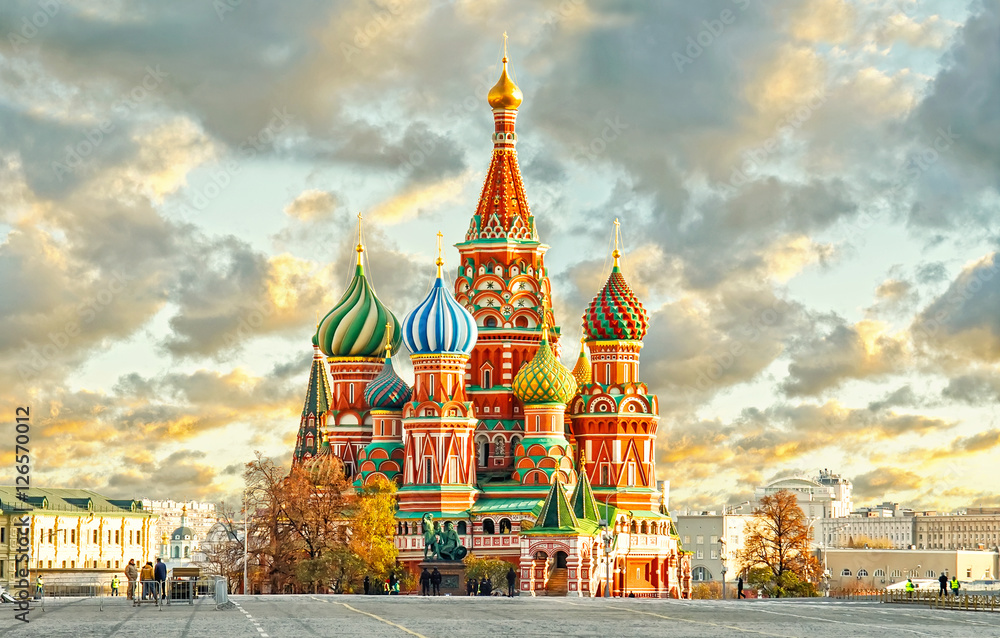 Naklejka premium Moskwa, Rosja, plac czerwony, widok katedry św. Bazylego