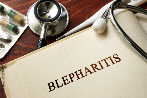 Foto Page with word blepharitis and glasses. Medical concept.