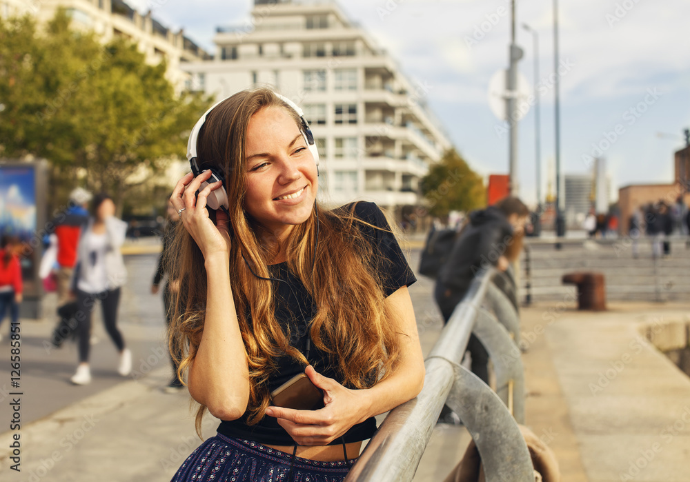 Fototapeta premium Beautiful girl with headphones listening to the music