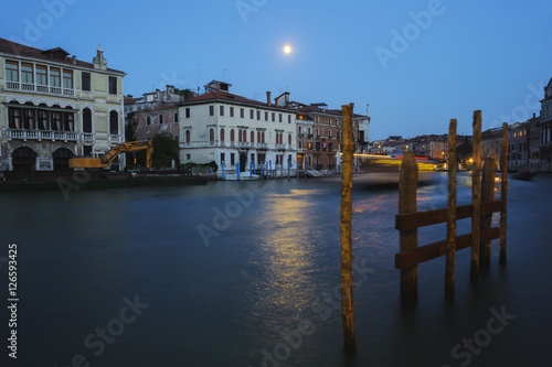 Mond und Nacht am Canal Grande in Venedig