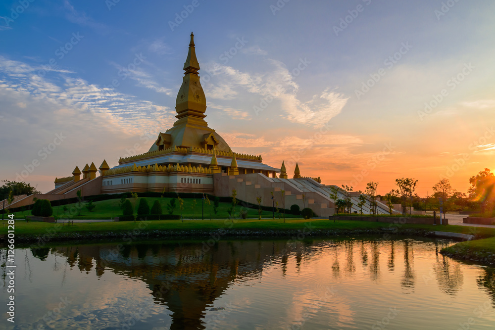 Chedi maha mongkol bua.