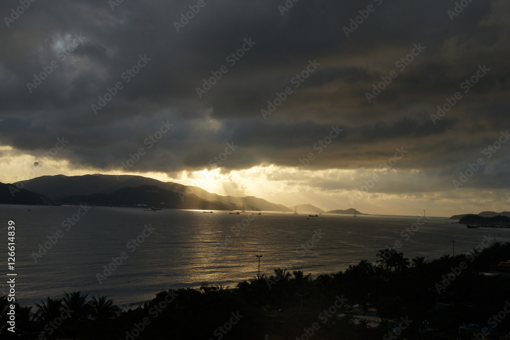 the sun's rays illuminate the hills Sea Vietnam