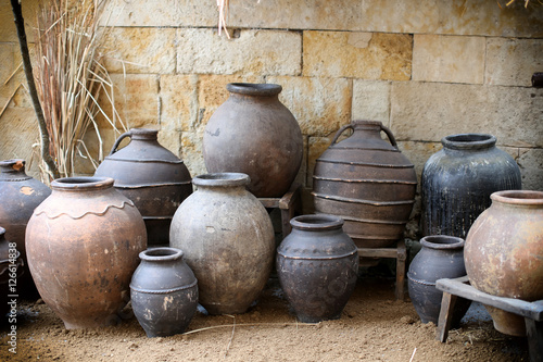 Tinajas de agua y vino antiguas