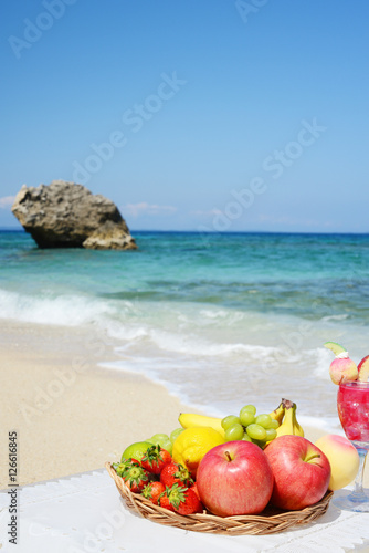 南国の美しいビーチとフルーツ