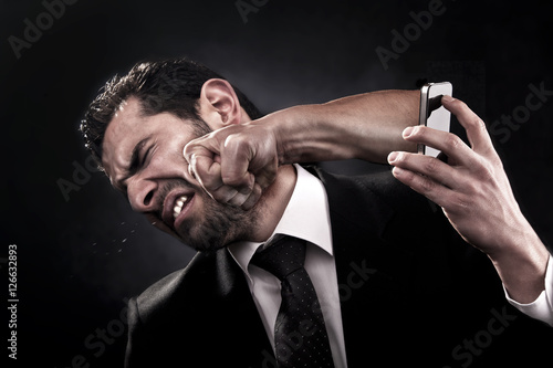 Man gets punched through smart phone by angry caller