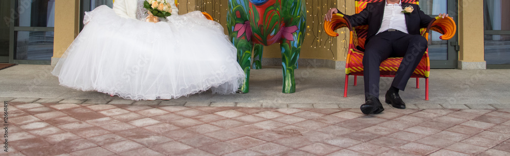 Obraz premium Happy bride and groom at wedding walk in park