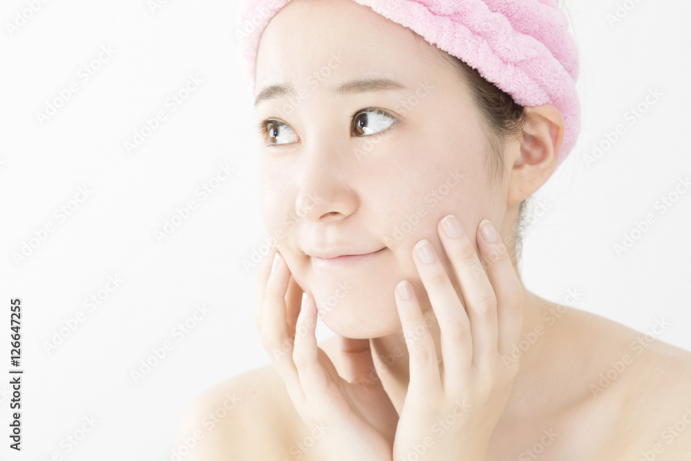 ビューティ 女性 洗顔 入浴後イメージ ヘアバンド 横顔 白バック ビューティ 女性 洗顔 入浴後イメージ ヘアバンド 横顔 白バック