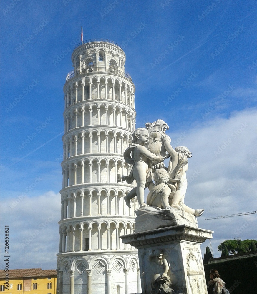 Torre di Pisa e fontana