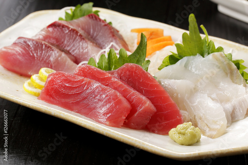 メバチマグロの刺身 Sliced raw bigeye tuna