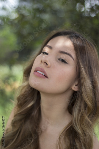 Portrait of beautiful woman with natural light