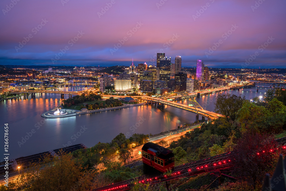 Fototapeta premium View of downtown Pittsburgh