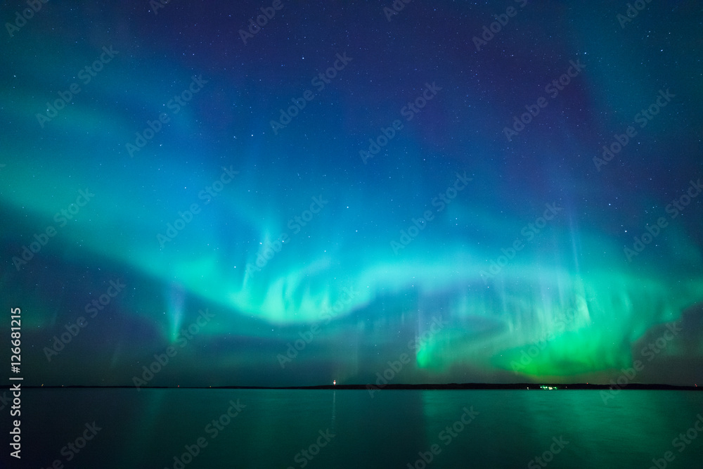 Northern lights over lake in finland - obrazy, fototapety, plakaty 
