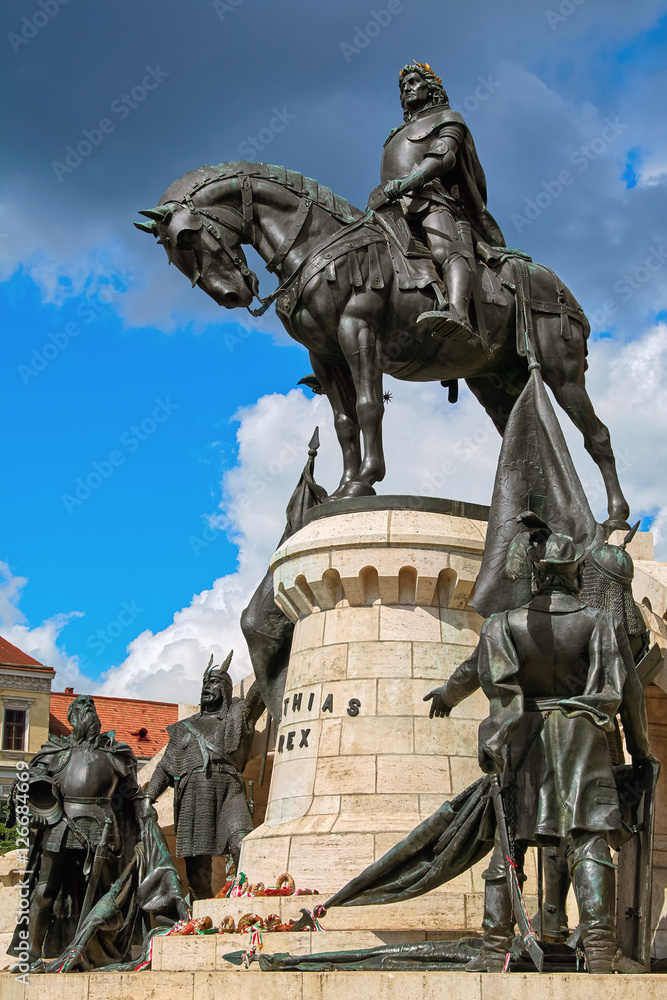 Fototapeta premium King Matthias Corvin Statue