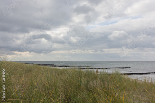 Strandlandschaft mit D  nen an der Ostsee