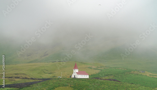 Tableau sur toile Church in Fog Vik Iceland