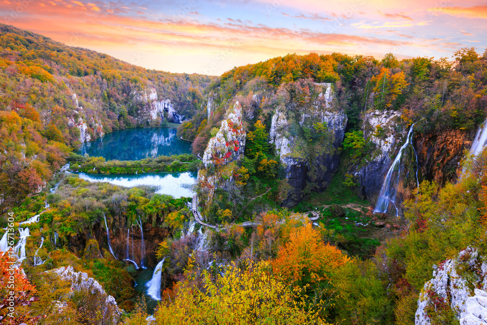 Fototapeta premium Waterfalls in Plitvice National Park