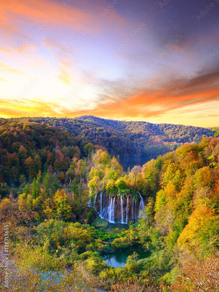 Fototapeta premium Autum colors and waterfalls of Plitvice National Park