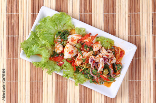 Photos Fried chicken mixed vegetables served with fried spicy squid  mi