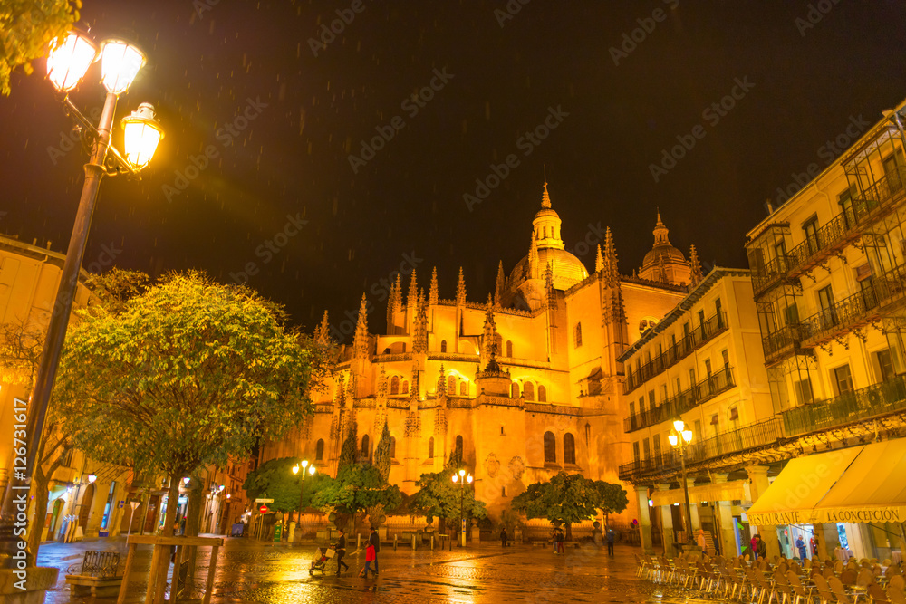 Obraz premium Square with cathedral by night