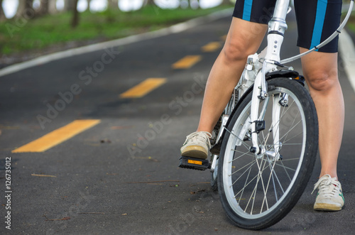 Fototapeta Naklejka Na Ścianę i Meble -  Women cyclists