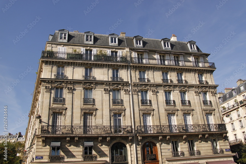 Immeuble bourgeois ancien à Paris
