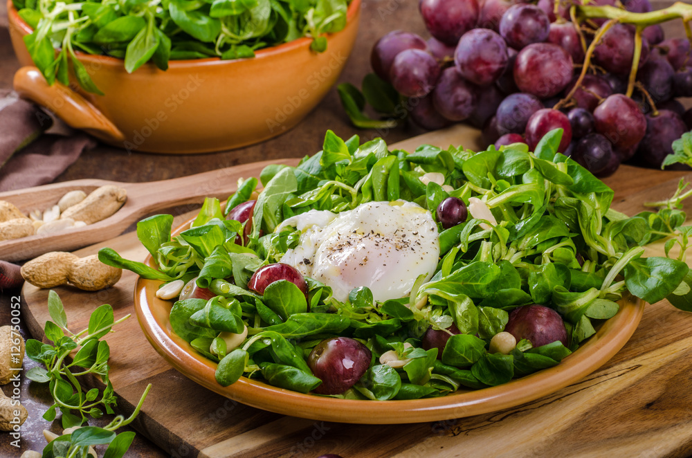 Lamb lettuce salad