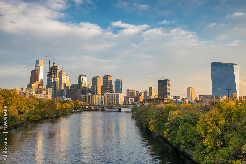 Obraz premium Downtown Skyline of Philadelphia, Pennsylvania at sunset