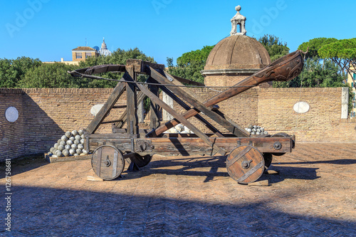 Fotografering Medieval catapult in the tower of the castle of St. Angel in Rome