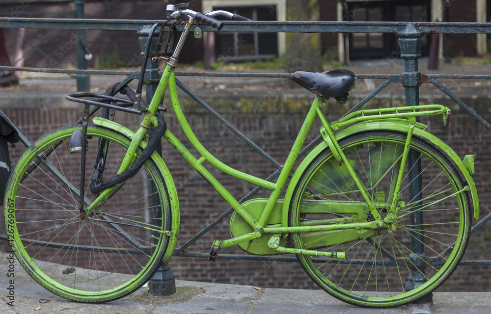Grünes Fahrrad in Amsterdam, Niederlande