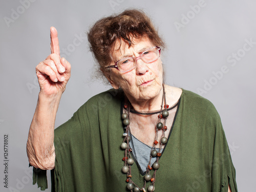 Fotografi Scolded the old female