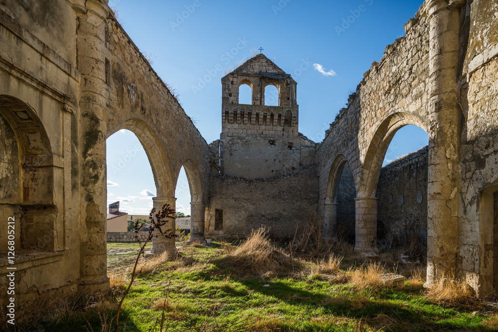Pueblo y castillo  medieval de Tiedra Valladolid en España