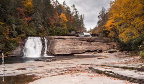 Fototapeta Naklejka Na Ścianę i Meble -  waterfall in the Appalachians of western North Carolina during fall