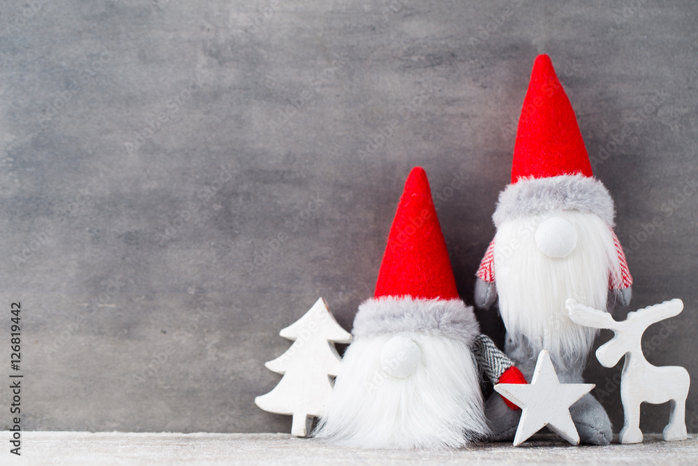 Fototapeta premium Christmas gnome und santa hat. Christmas pattern. Background on