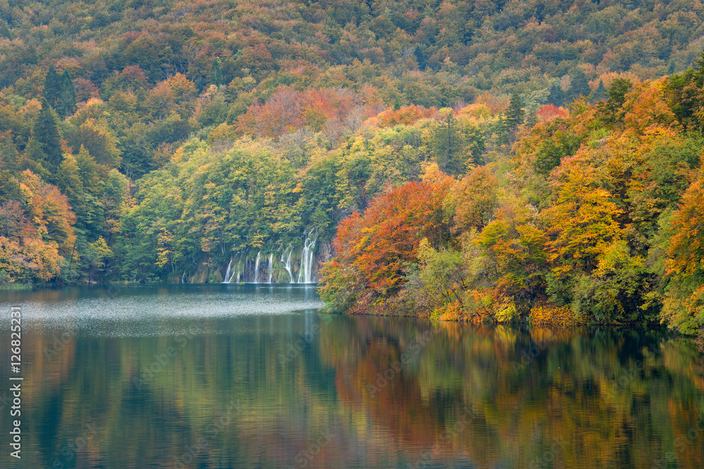 Autum colors and waterfalls of Plitvice National Park