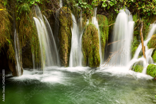 Fototapeta Naklejka Na Ścianę i Meble -  waterfall in deep forest in Plitvice national park