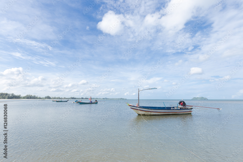 Naklejka premium Small fishing boat