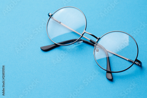 Round glasses with transparent lenses
