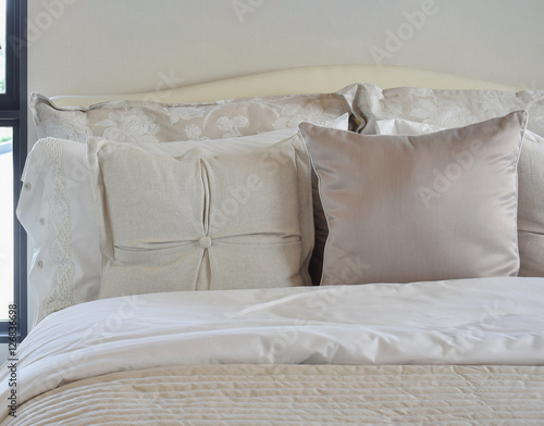 Fototapeta Naklejka Na Ścianę i Meble -  luxury bedroom interior with classic style pillows on bed